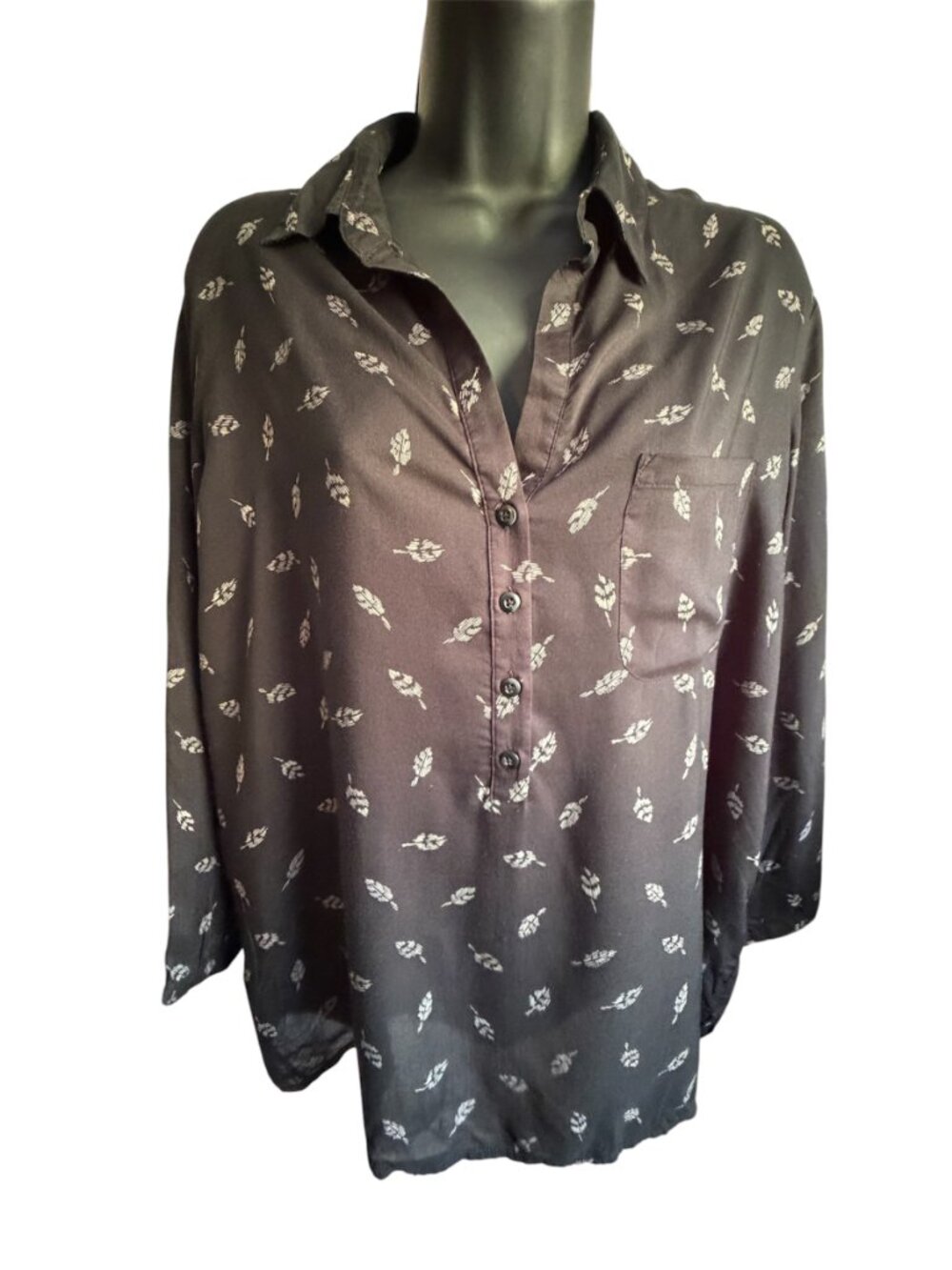 5/$10 - American Eagle Outfitters Women's Black  Button-Down Hi-Low Shirt Size L - Picture 3 of 6